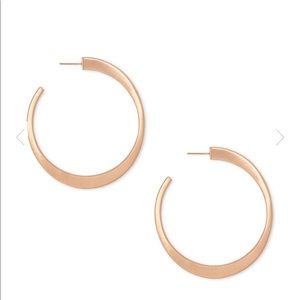 Kendra Scott Avi Hoop Earrings in rose gold